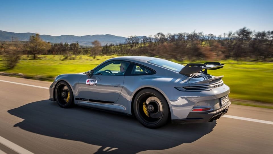 Μια Πόρσε, αλλά ποια;